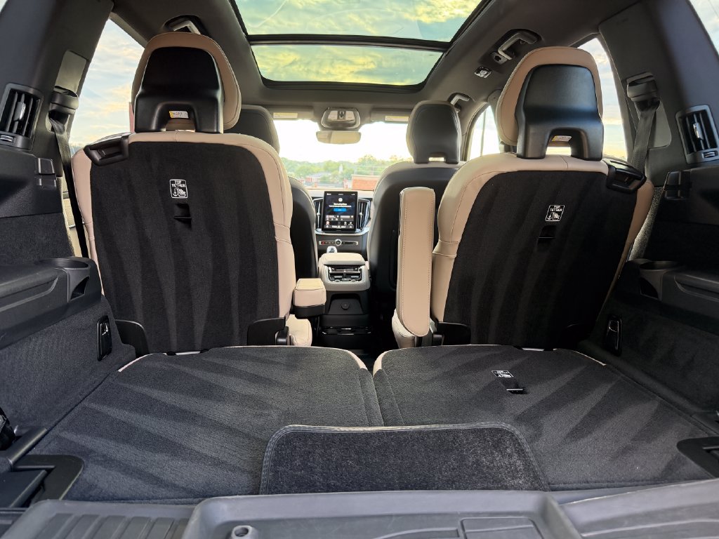 Certified 2025 Volvo XC90 T8 Plus w/ Protection Package Premier AWD/4WD image 29