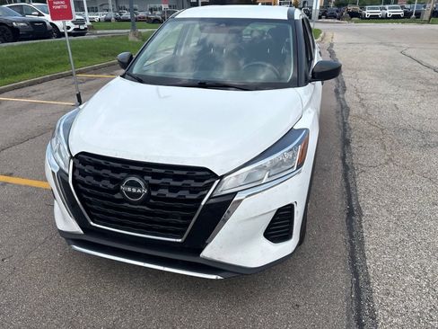 Used 2022 Nissan Kicks S FWD image 11