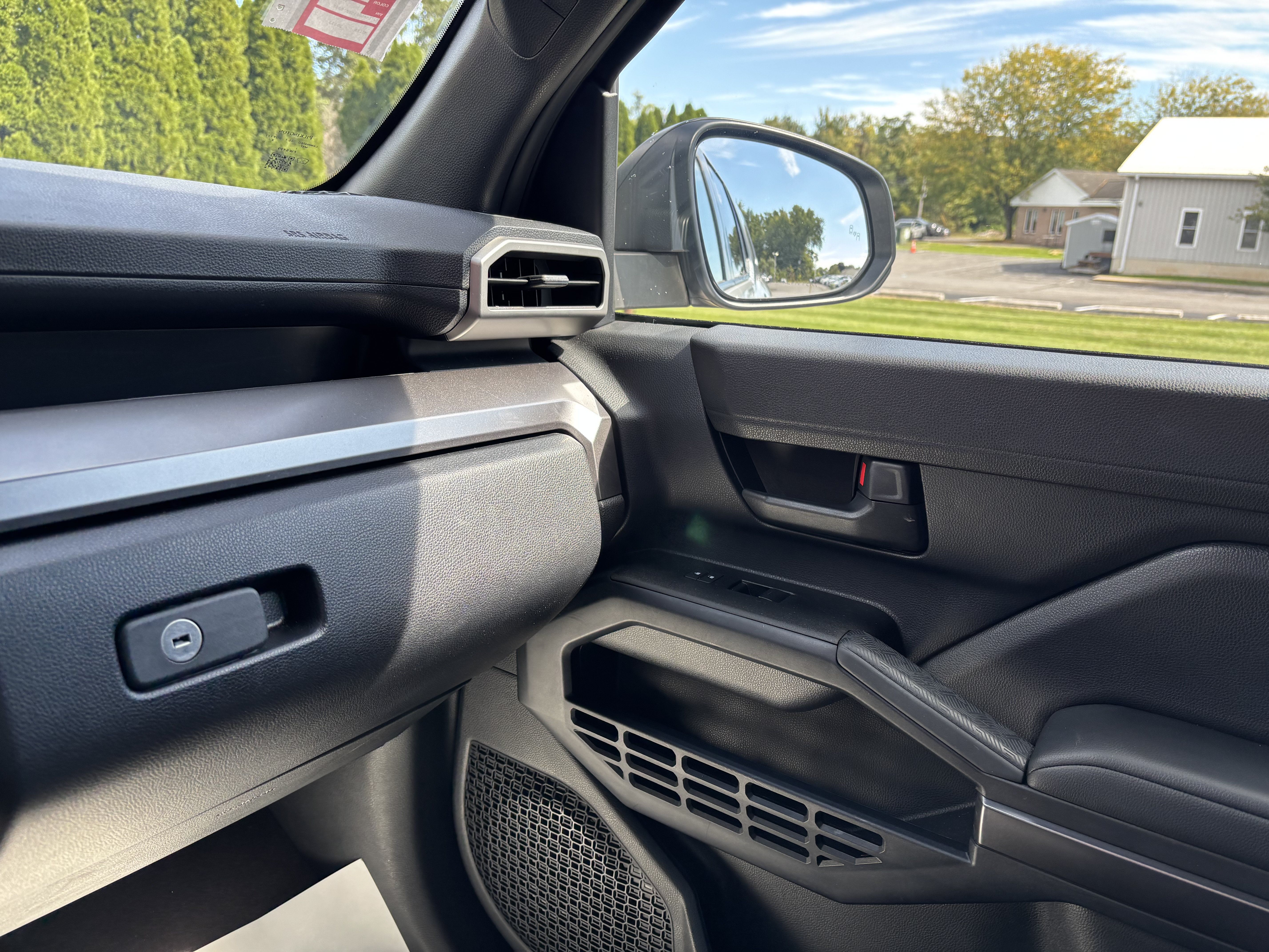 Used 2025 Toyota 4Runner SR5 AWD/4WD image 23
