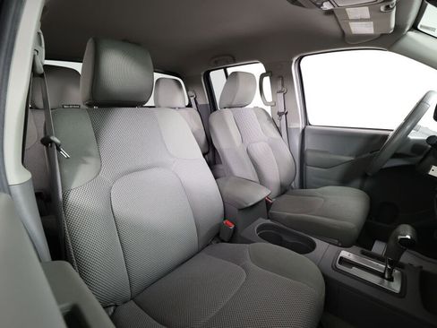 Used 2018 Nissan Frontier SV image 24