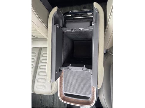 Used 2022 Rivian R1T Adventure image 14