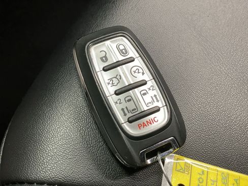 Used 2024 Chrysler Pacifica Select image 29