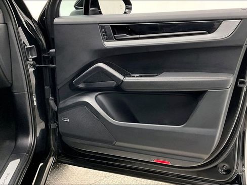 Used 2024 Porsche Cayenne image 19