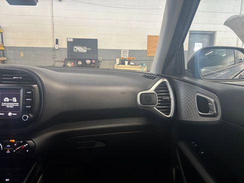 Used 2025 Kia Soul LX w/ LX Technology Package image 33