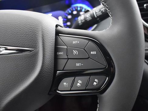 New 2026 Chrysler Pacifica Limited image 18