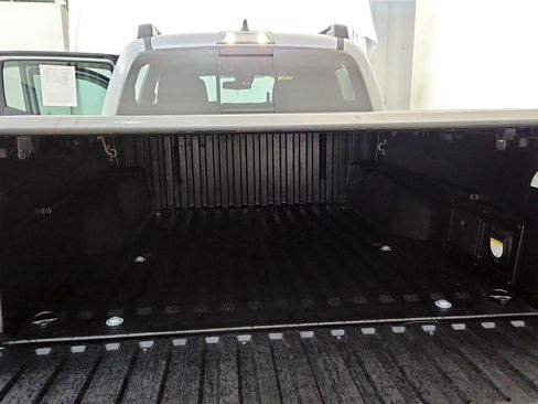 Certified 2021 Toyota Tacoma TRD Off-Road image 19