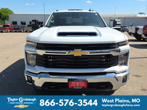 New 2026 Chevrolet Silverado 3500 LT w/ Convenience Package AWD/4WD image 3