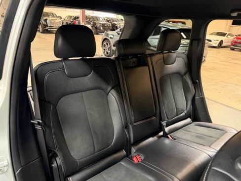 Used 2025 Jeep Grand Cherokee Altitude AWD/4WD image 30