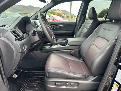 Used 2025 Honda Ridgeline Black Edition image 11
