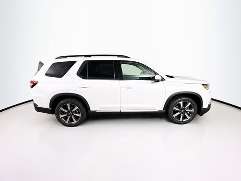 New 2025 Honda Pilot Touring image 2
