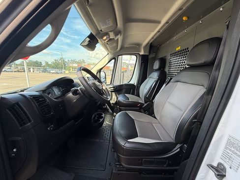 Used 2023 RAM ProMaster 2500 FWD image 11