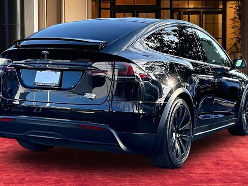 Used 2022 Tesla Model X Plaid image 6