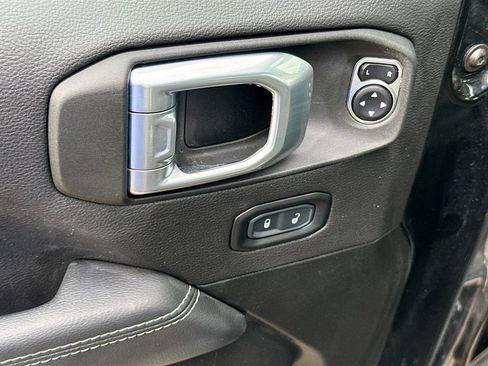 Used 2023 Jeep Wrangler Unlimited Sahara w/ Cold Weather Group AWD/4WD image 19