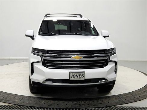 Used 2024 Chevrolet Suburban LT w/ Luxury Package image 2