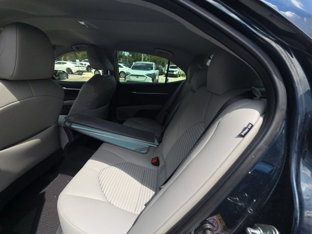 Used 2019 Toyota Camry SE FWD image 4