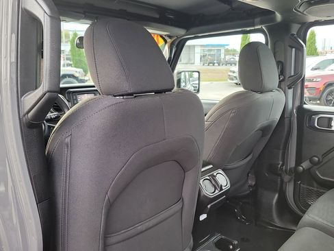 Used 2020 Jeep Gladiator Sport image 9