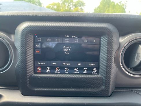 Used 2022 Jeep Wrangler Sport AWD/4WD image 17