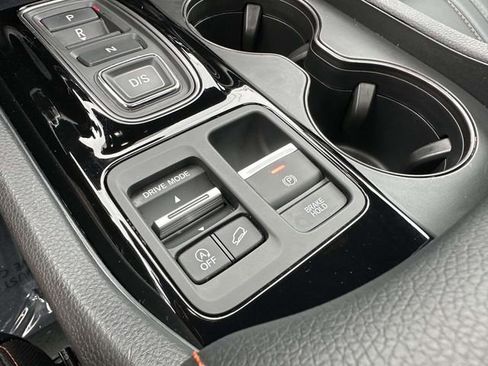 Used 2025 Honda Pilot TrailSport image 18