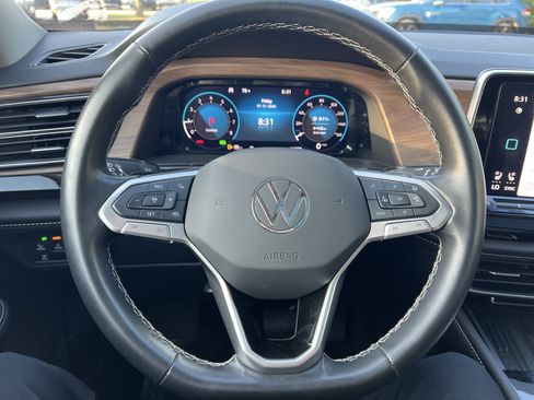 Used 2025 Volkswagen Atlas SE w/ Panoramic Sunroof Package FWD image 14
