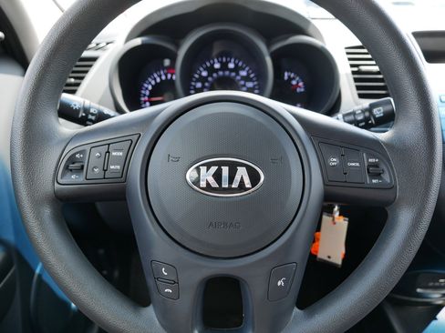 Used 2013 Kia Soul FWD image 25