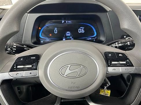 Used 2025 Hyundai Elantra SE FWD image 23