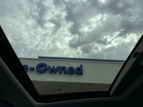 Used 2021 Buick Enclave Avenir w/ Avenir Technology Package image 22