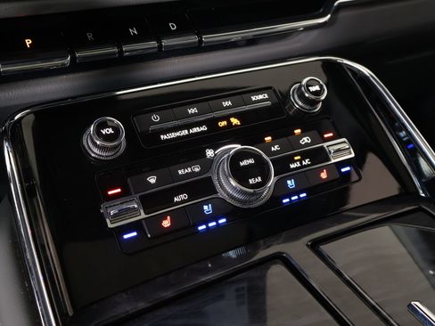 Used 2021 Lincoln Navigator Reserve w/ Luxury Package AWD/4WD image 8