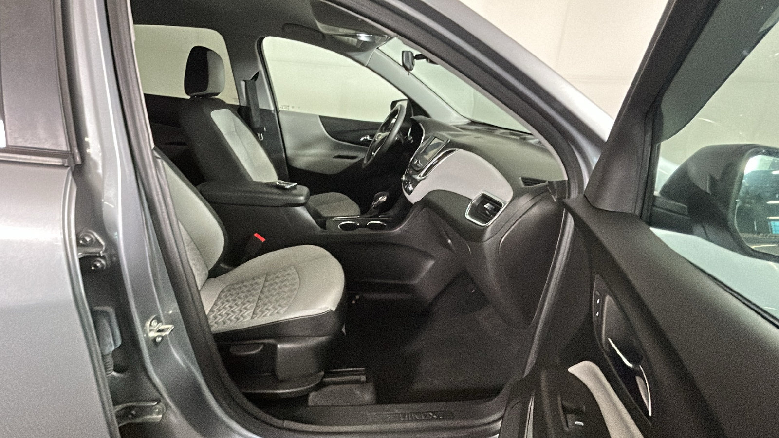 Used 2024 Chevrolet Equinox LS w/ LS Convenience Package AWD/4WD image 36
