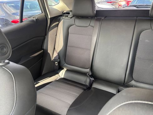 Used 2025 Chevrolet Trax LT image 37