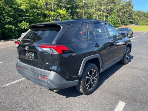 Used 2019 Toyota RAV4 LE FWD image 17