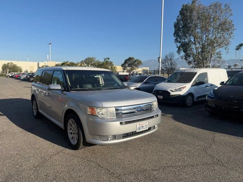 Used 2011 Ford Flex SEL w/ Rapid Spec Order Code FWD image 2