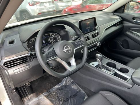Used 2025 Nissan Altima 2.5 SV image 34