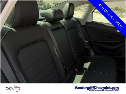 Used 2024 Volkswagen Jetta SE FWD image 31