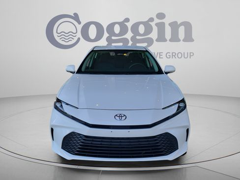 Used 2025 Toyota Camry LE FWD image 6