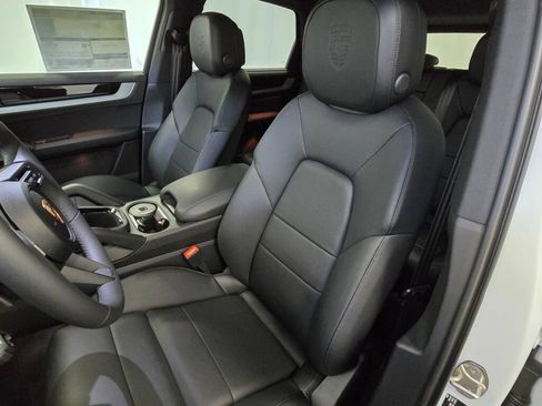 Certified 2025 Porsche Cayenne S AWD/4WD image 5