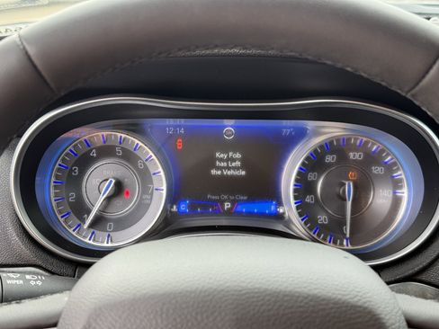 Used 2023 Chrysler 300 Touring L w/ Comfort Group image 17