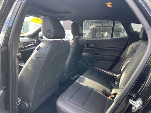 Used 2025 Chevrolet Trax RS w/ Sunroof Package image 4