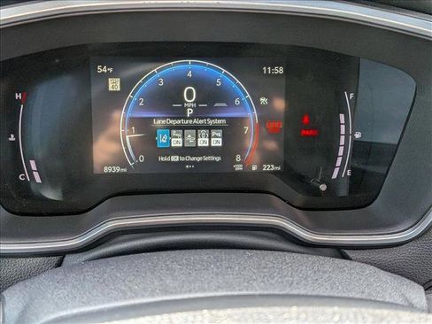 Used 2025 Toyota Corolla Cross XLE w/ Convenience Package image 11