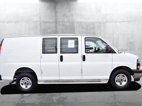 Used 2024 GMC Savana 2500 w/ Driver Convenience Package image 5