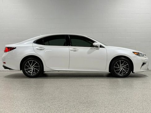 Used 2016 Lexus ES 350 w/ Premium Package w/Wood Trim FWD image 5