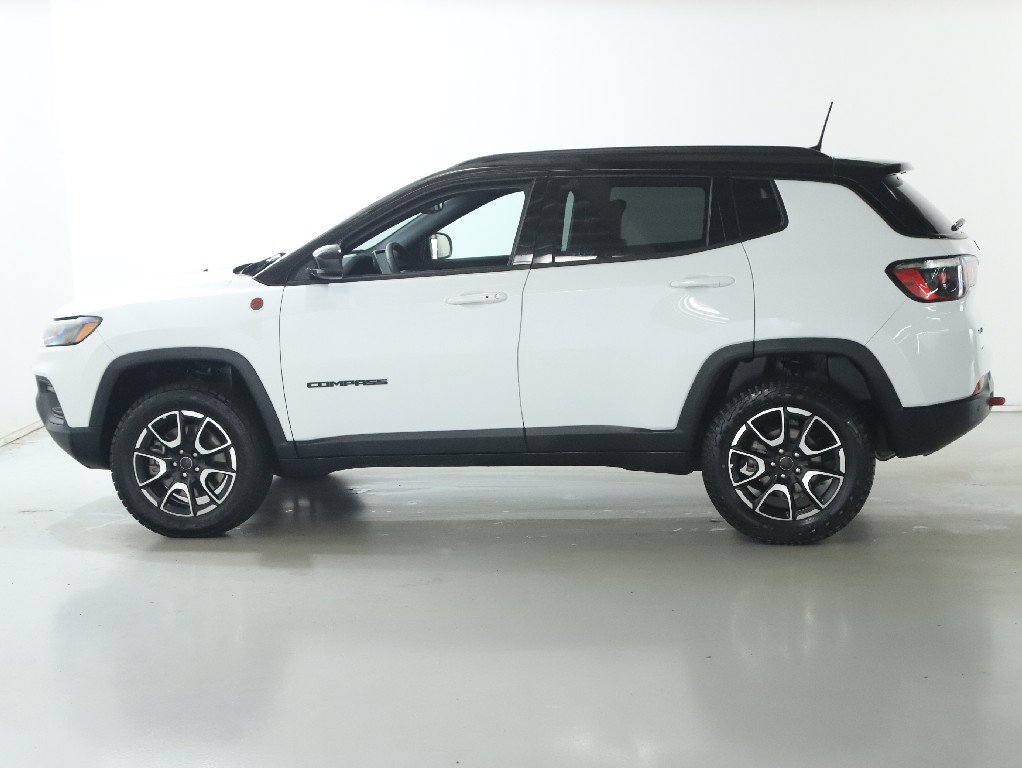 Used 2025 Jeep Compass Trailhawk AWD/4WD image 37