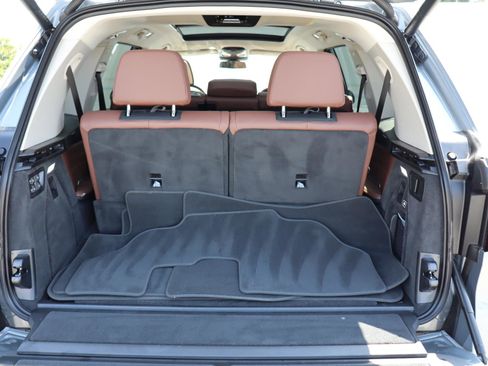 Used 2025 BMW X7 xDrive40i w/ Premium Package image 9