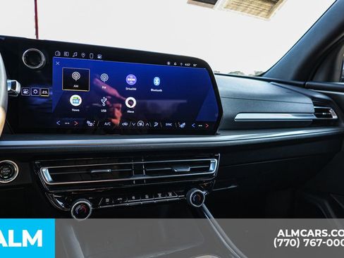 Used 2024 Chevrolet Traverse LT image 41