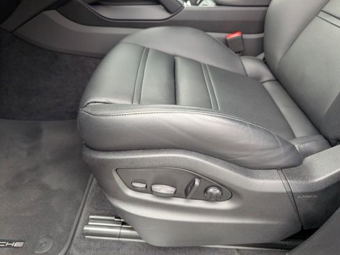 Certified 2025 Porsche Cayenne Coupe AWD/4WD image 21
