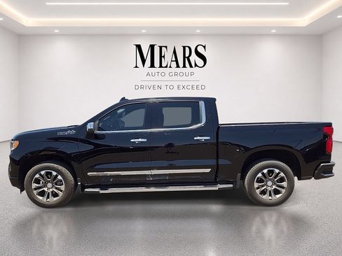 Used 2022 Chevrolet Silverado 1500 High Country w/ Technology Package RWD image 2