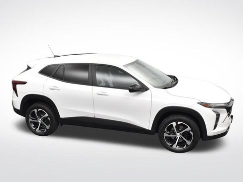 Used 2024 Chevrolet Trax RS FWD image 30