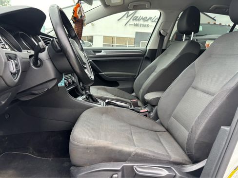 Used 2018 Volkswagen Golf S FWD image 7