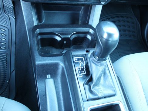 Used 2016 Toyota Tacoma 2WD Access Cab image 26