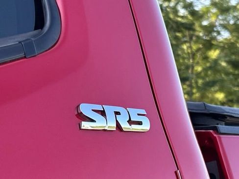 Used 2022 Toyota Tacoma SR5 w/ Technology Package AWD/4WD image 12