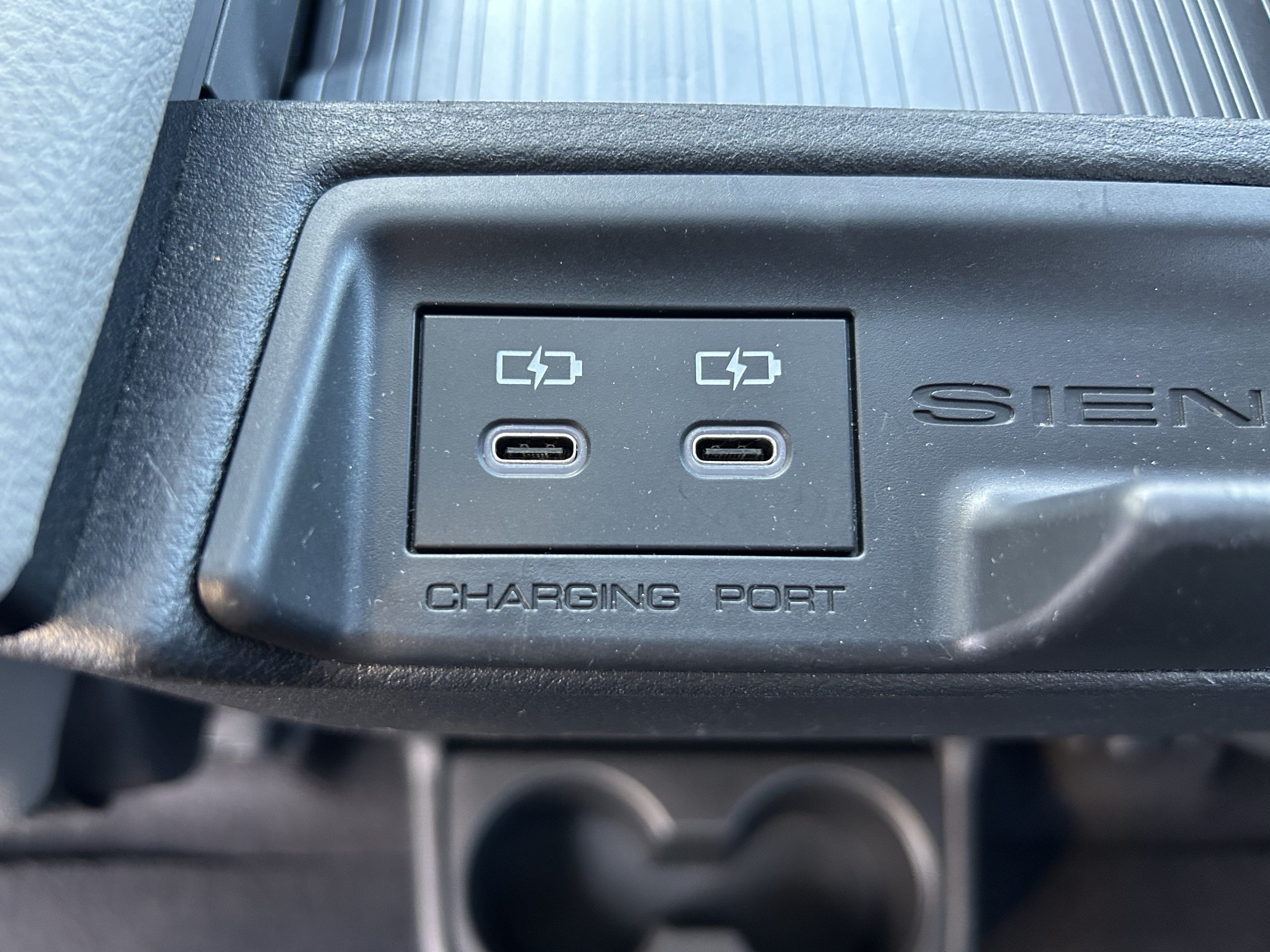 Certified 2025 Toyota Sienna XLE FWD image 22